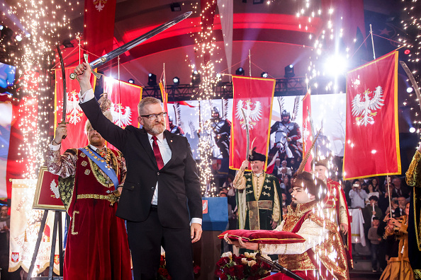 ポーランドの右傾化が止まらない！その理由は？