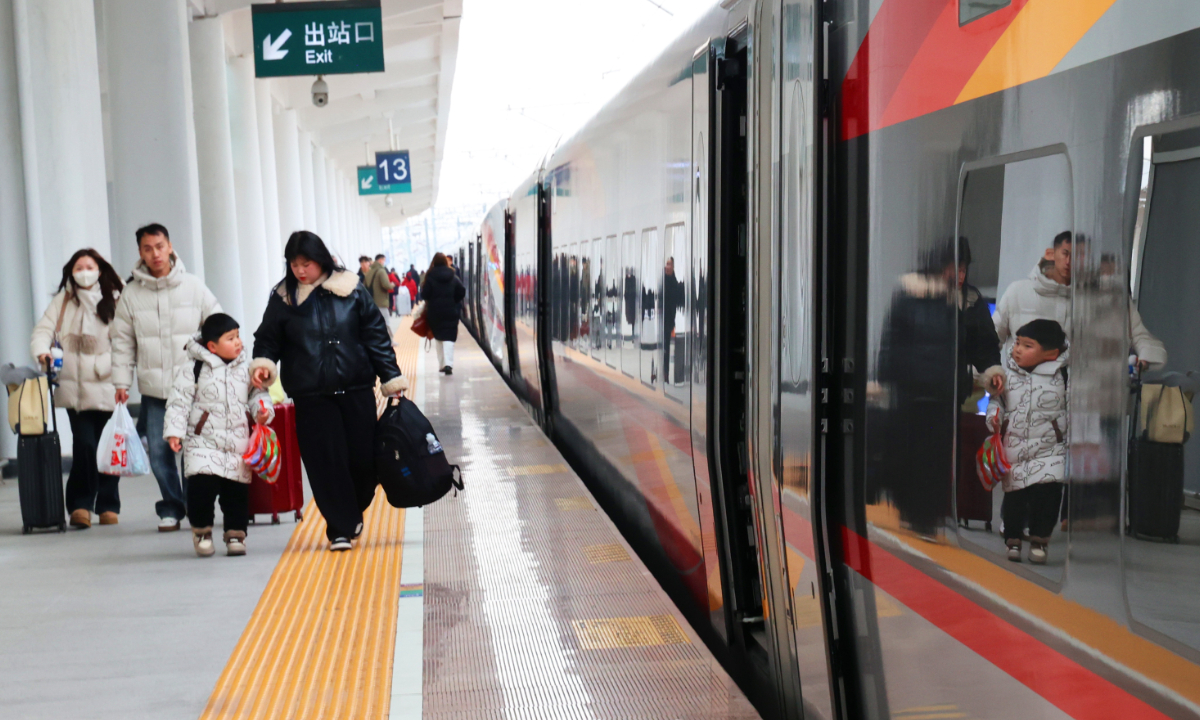 中国経済の底力？旅行・消費急増の裏側