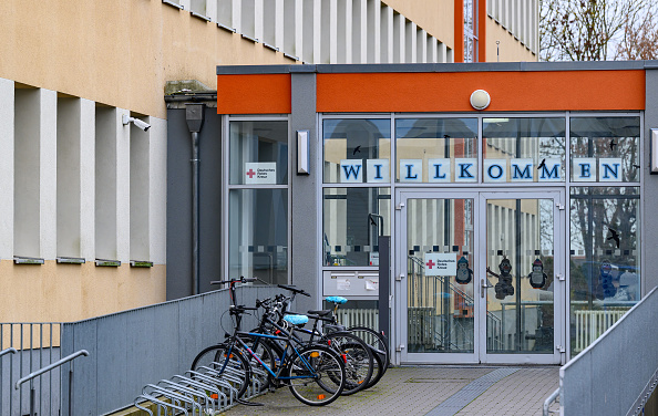 ドイツで行方不明の難民たち、その裏に何が？